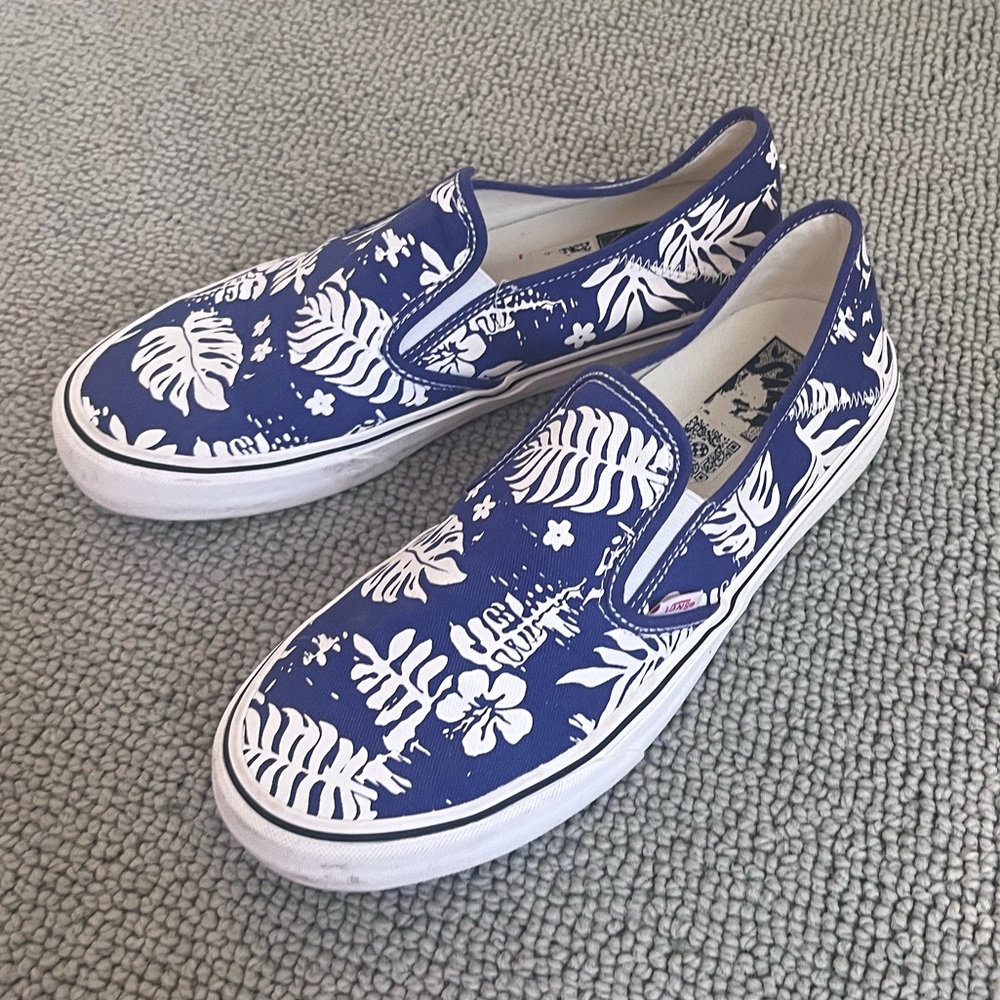 Vans Classic Slip-On in Blue with White Tropical Print